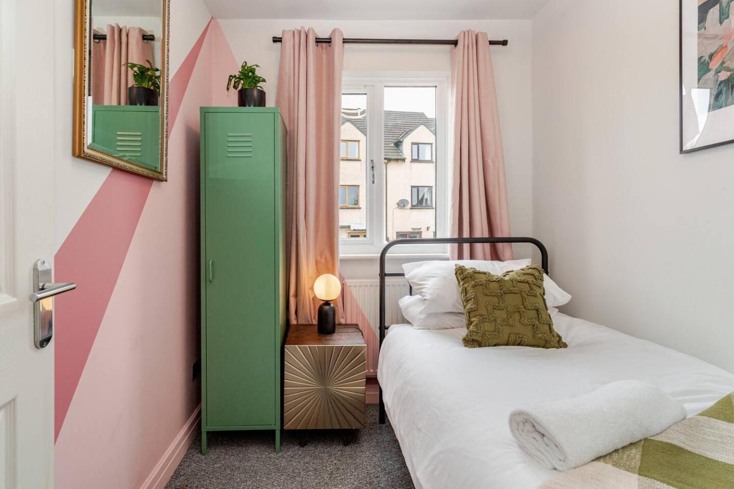Kendal Explorers 3br House With Free Parking And Ev Hébergement de vacances *